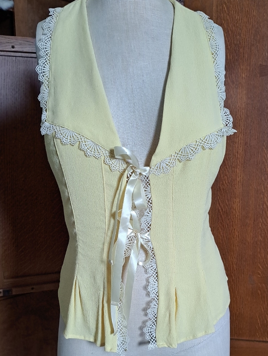 Free People Tops - Free People "Lost In Your Love" Lace Trim Vest Top in Mellow Yellow - Size M